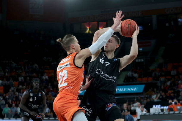 是他本赛季 是他本赛季